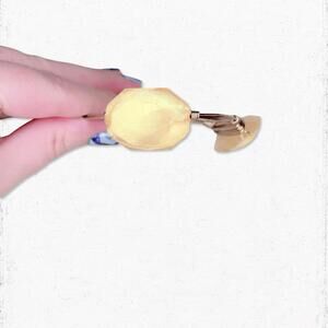 6785. Yellow Goldtone Plastic Bracelet